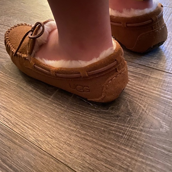 Ugg Dakota slipper chestnut big kid size 4 - Picture 4 of 7